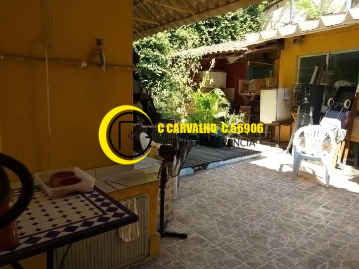 Casa à venda com 3 quartos, 200m² - Foto 1